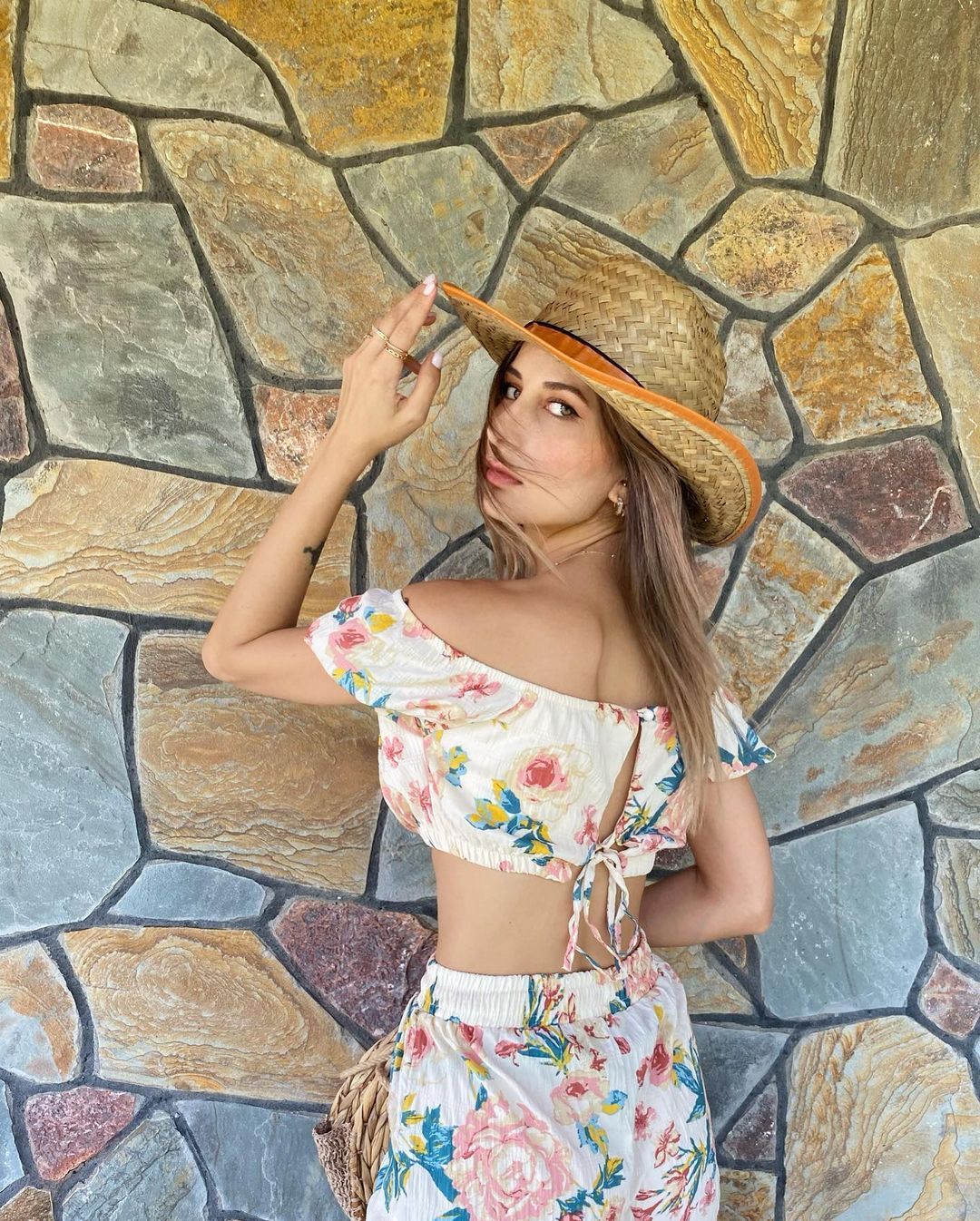 Sırt Detaylı Takım - Görsel 4